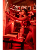 Body en résille noire et rouge à imprimé floral et décolleté plongeant